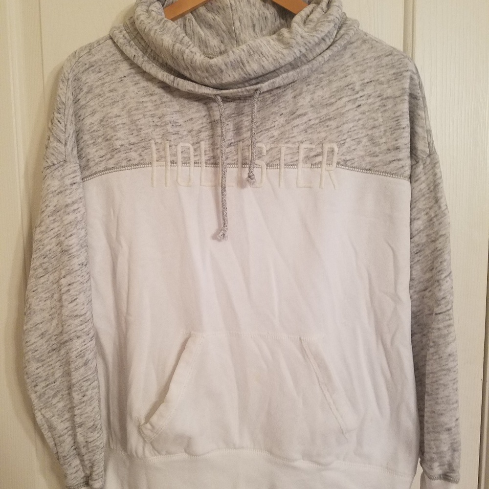 Scrunch Neck Hollister Sweatshirt Size Medium